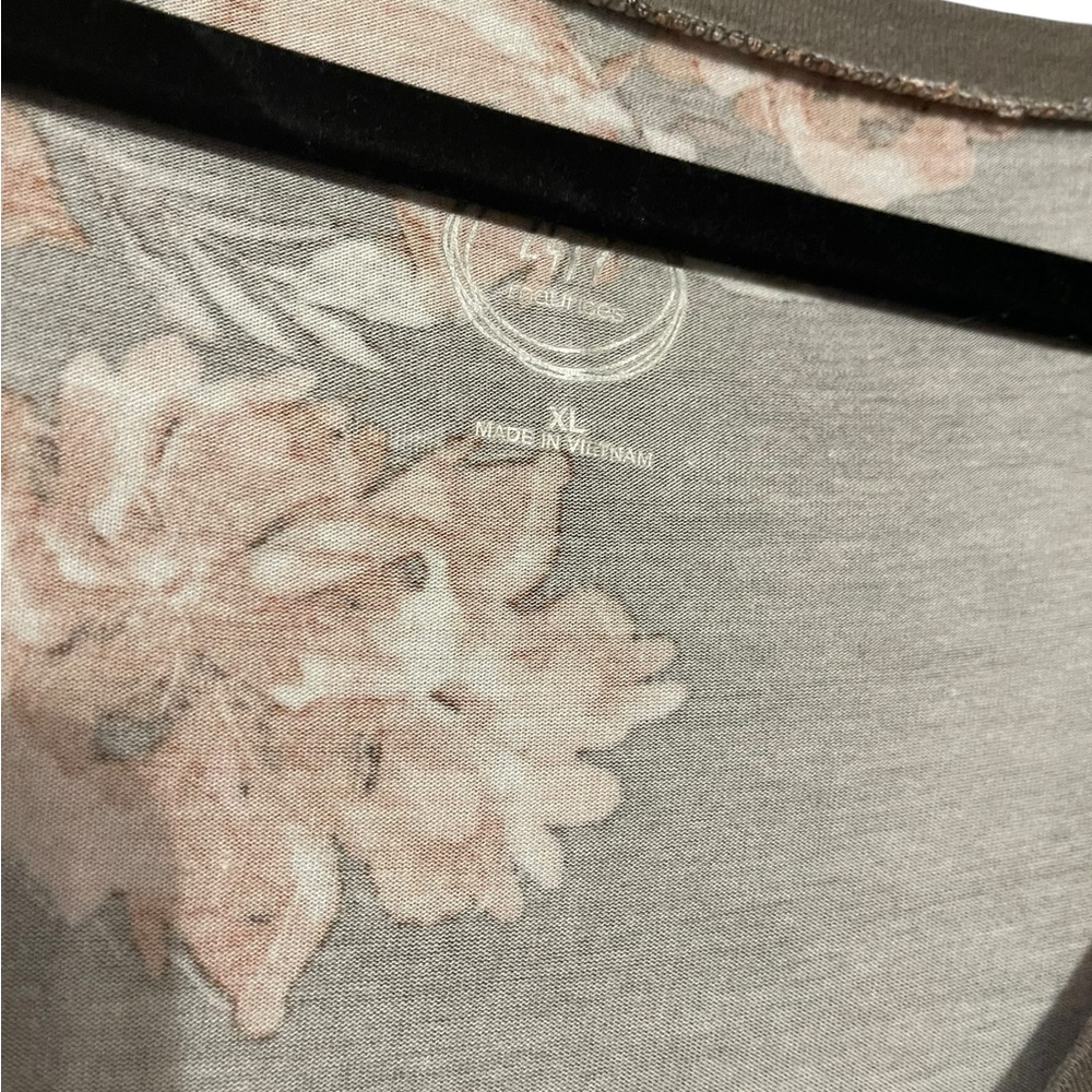 Maurices Sage Floral Tunic NWOT - Picture 3 of 3
